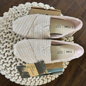 6.5 TOMS Women’s Classic Oxford Tan Heritage Woven Slip Ons